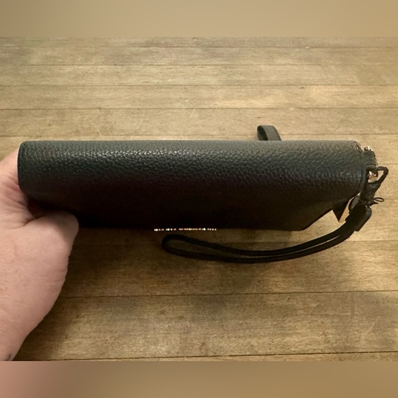 Michael Kors Black Pebbled Leather Jet Set Continental Wristlet Wallet - Picture 5 of 9